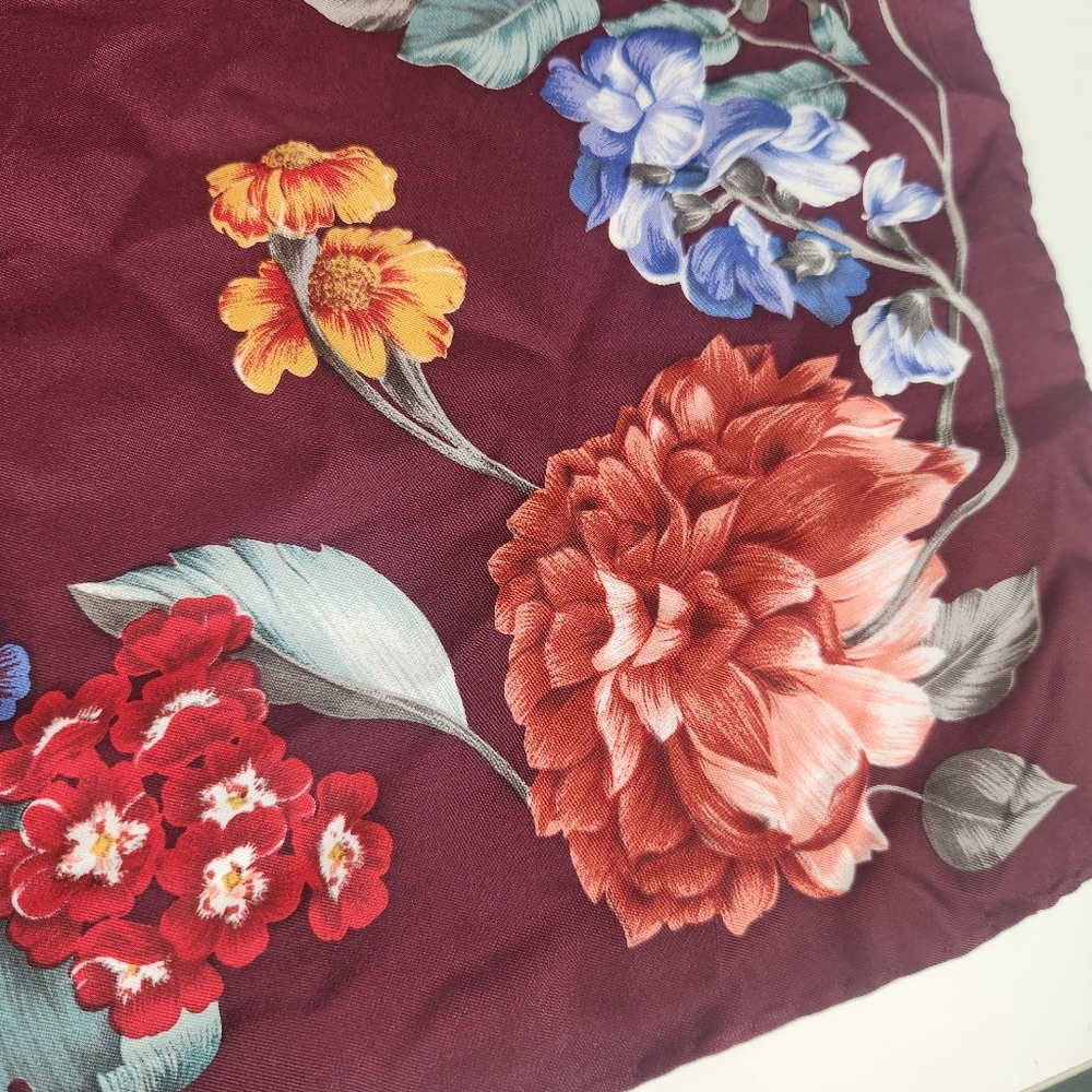 Vintage 70s Gucci Floral Scarf - Picture 4 of 6